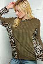 Load image into Gallery viewer, Leopard Stripe Rib Out Seam Stitch Pullover
