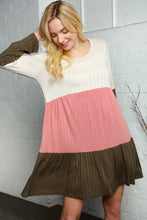 Load image into Gallery viewer, RIB TIERED COLOR BLOCK KNIT DRESS
